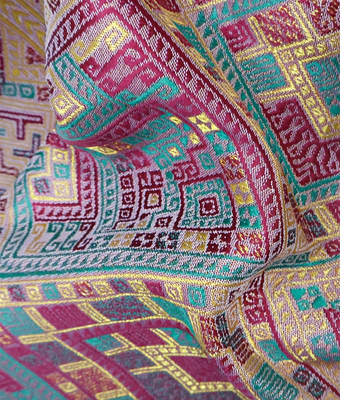 Silkelignende polyester jacquardstof til Thai Pha Sinh Sarong